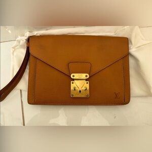 Vintage LOUIS VUITTON Caramel Epi Sellier Dragonne Pochette Clutch Wristlet